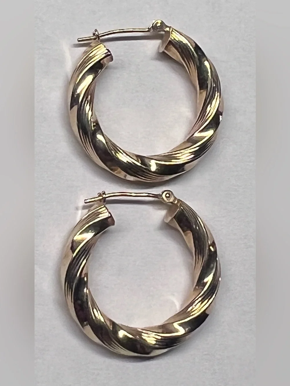 14K 1.5g Twisted Rope hollow Hoop earrings vintage 1980s authentic classic